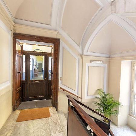 Be Italian Flat Duomo 319 Bed & Breakfast Napoli Bagian luar foto