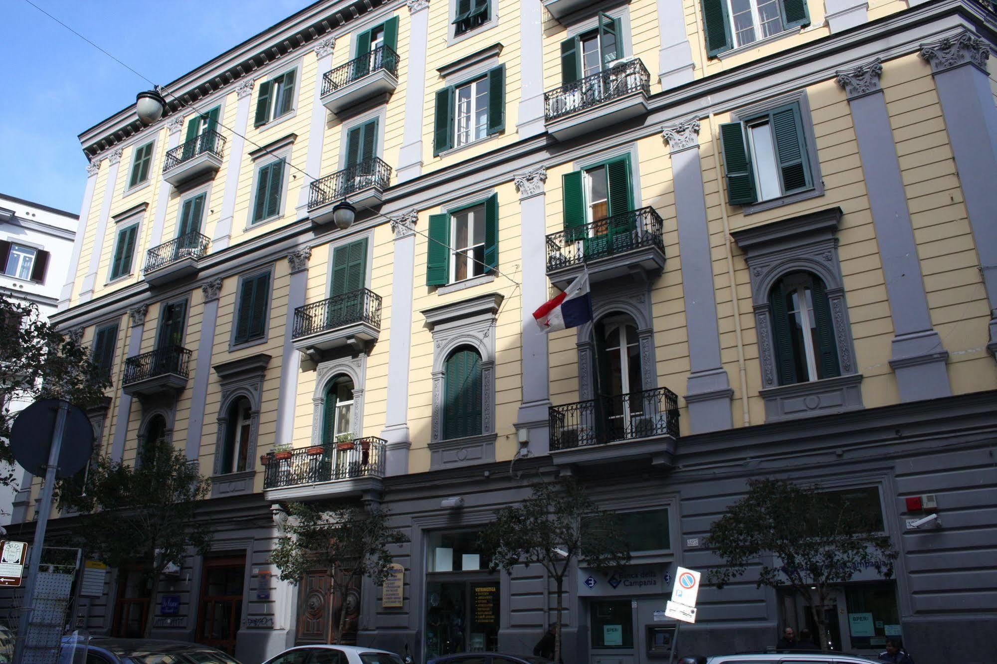 Be Italian Flat Duomo 319 Bed & Breakfast Napoli Bagian luar foto