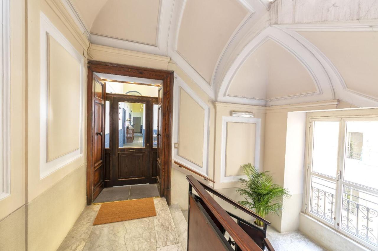 Be Italian Flat Duomo 319 Bed & Breakfast Napoli Bagian luar foto