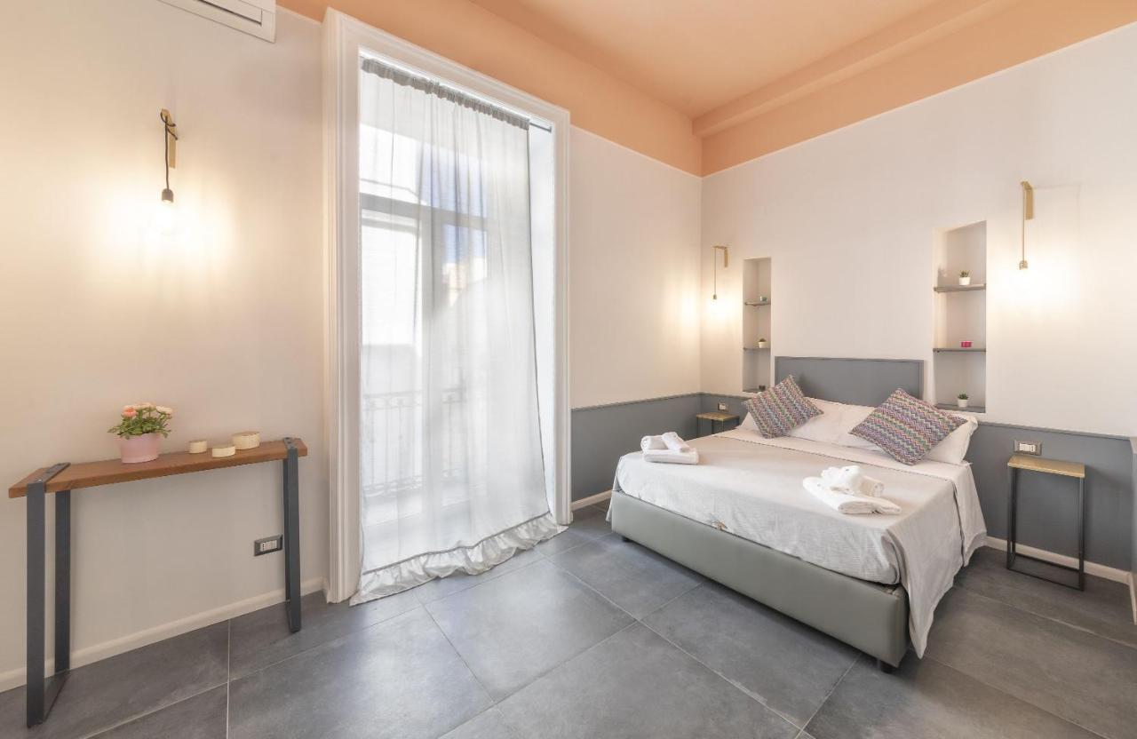 Be Italian Flat Duomo 319 Bed & Breakfast Napoli Bagian luar foto