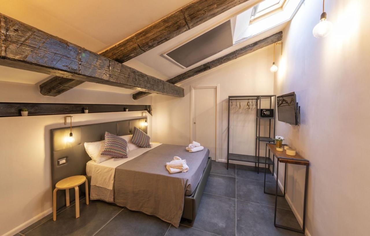 Be Italian Flat Duomo 319 Bed & Breakfast Napoli Bagian luar foto