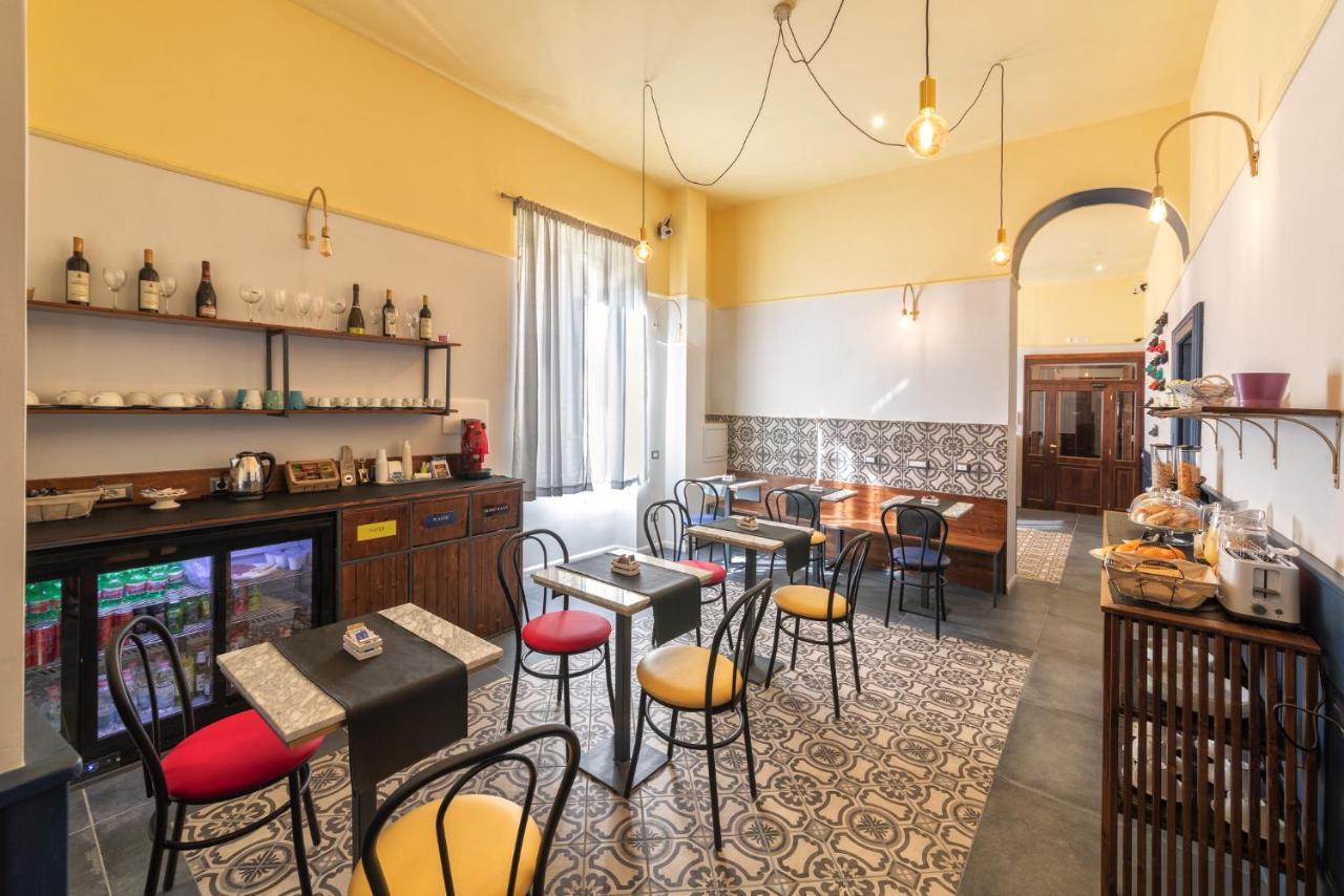 Be Italian Flat Duomo 319 Bed & Breakfast Napoli Bagian luar foto