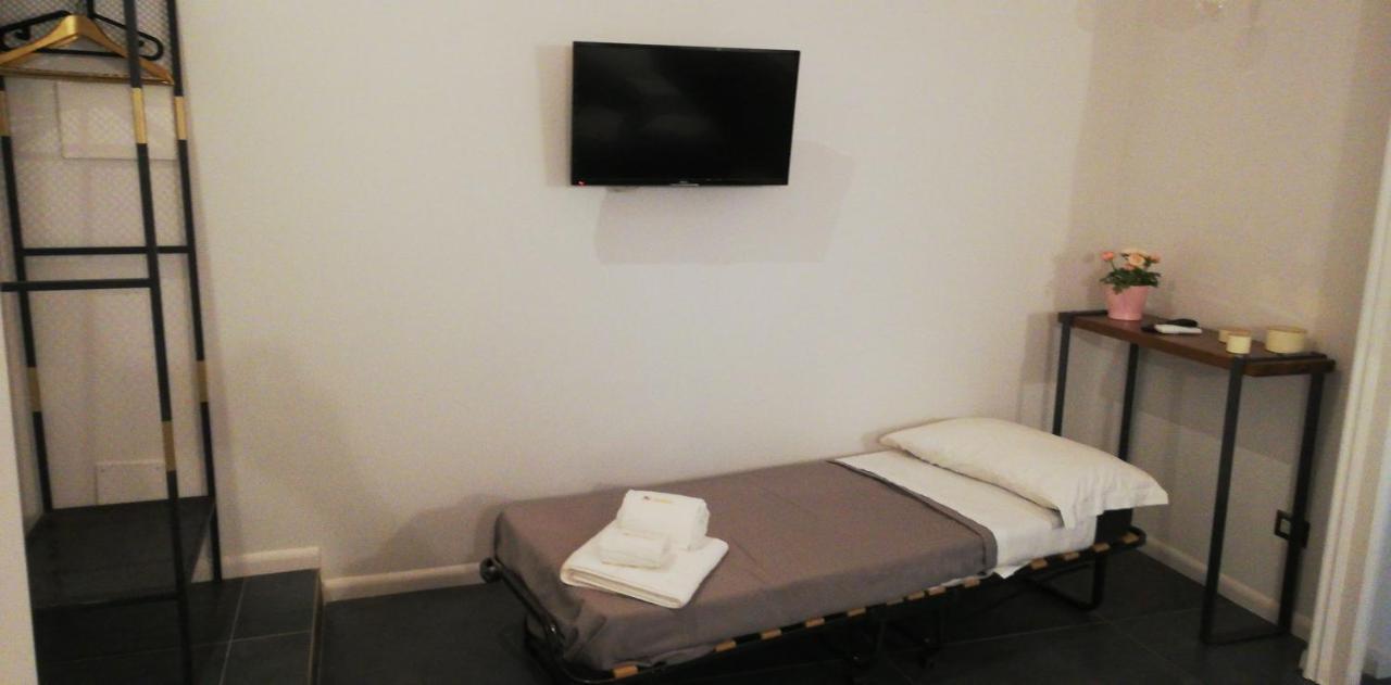 Be Italian Flat Duomo 319 Bed & Breakfast Napoli Bagian luar foto