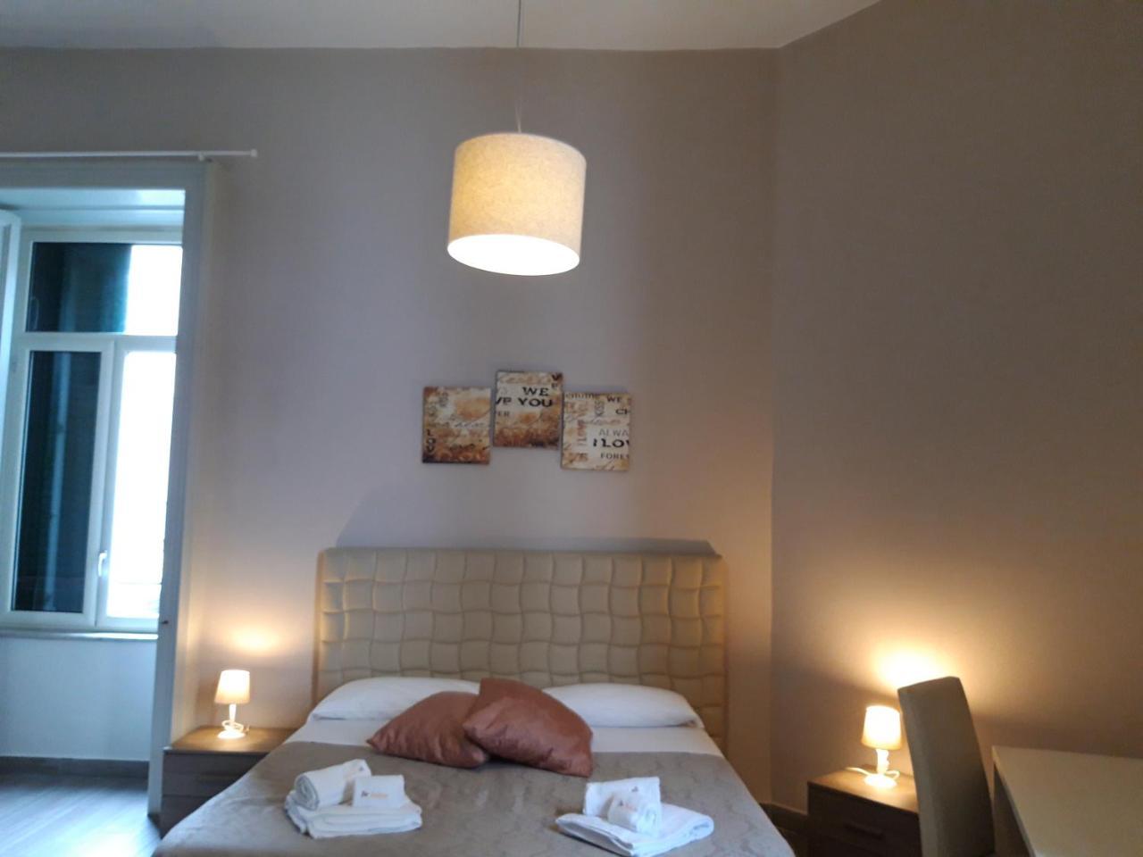 Be Italian Flat Duomo 319 Bed & Breakfast Napoli Bagian luar foto