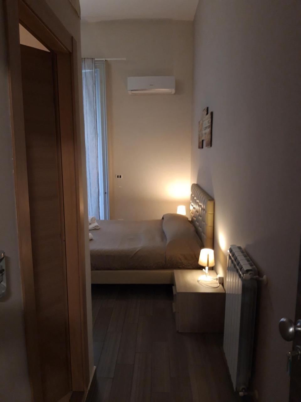 Be Italian Flat Duomo 319 Bed & Breakfast Napoli Bagian luar foto