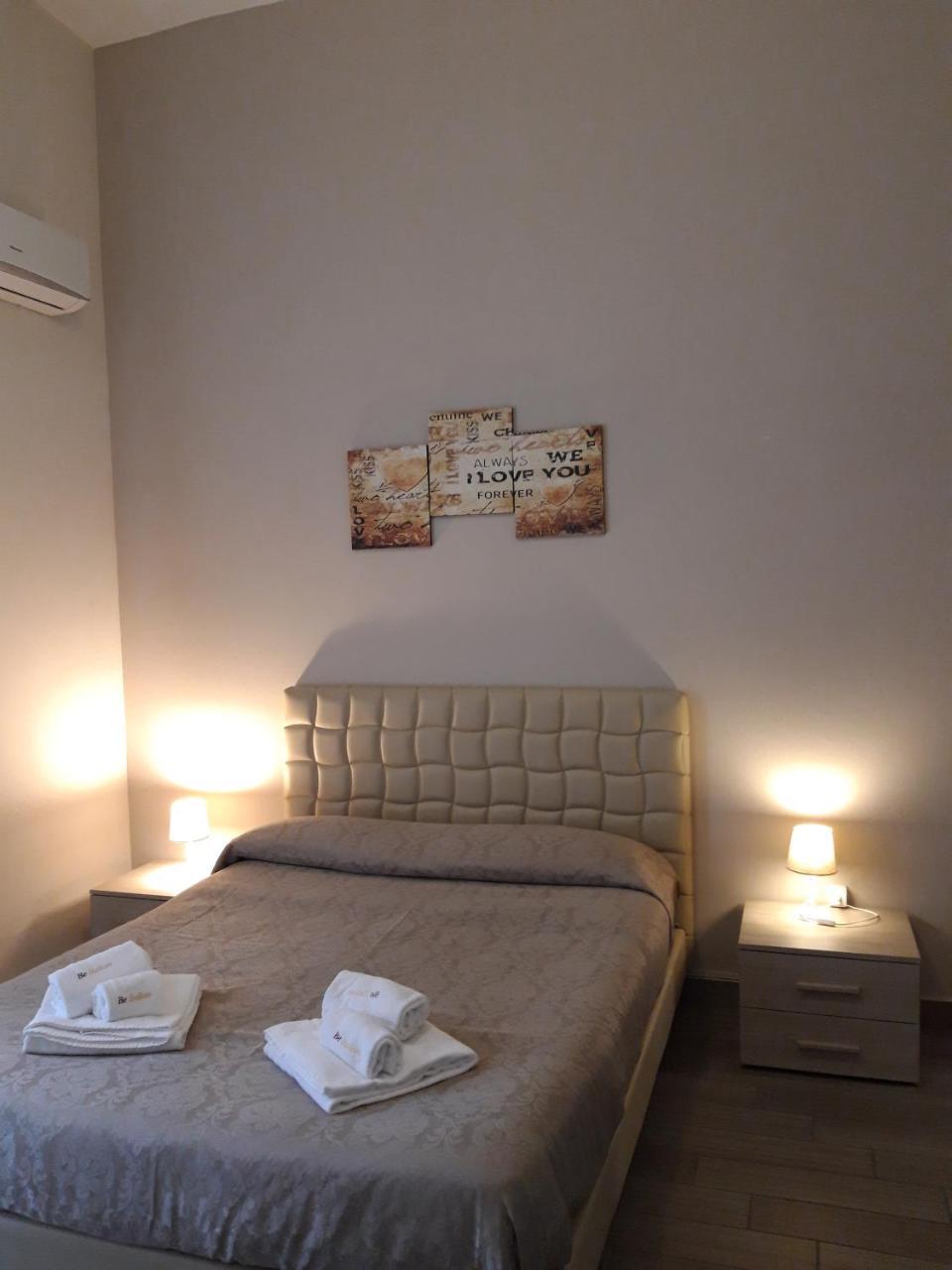 Be Italian Flat Duomo 319 Bed & Breakfast Napoli Bagian luar foto