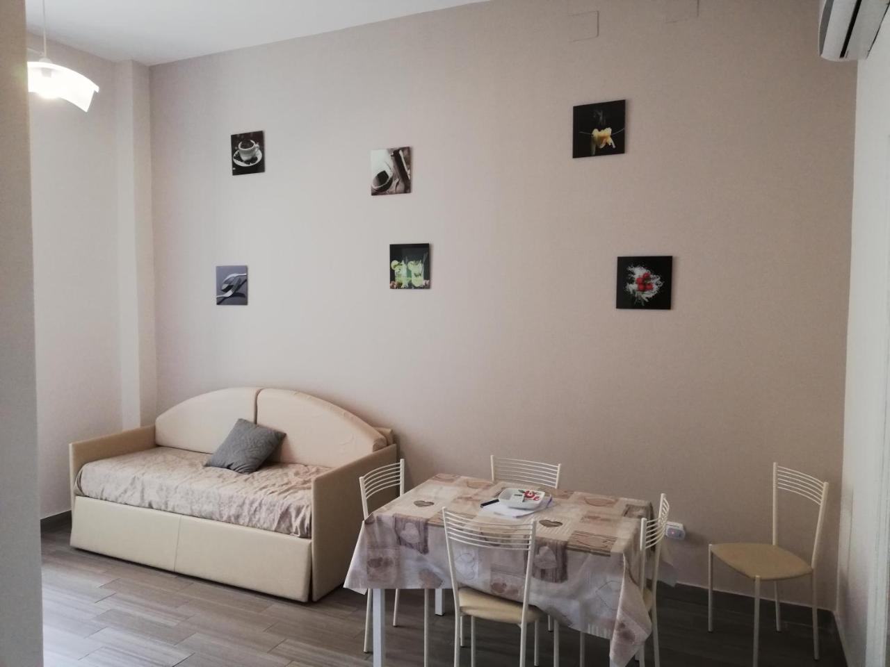 Be Italian Flat Duomo 319 Bed & Breakfast Napoli Bagian luar foto
