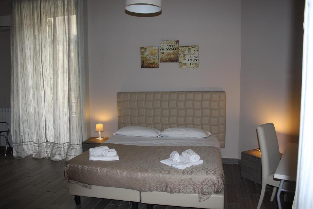 Be Italian Flat Duomo 319 Bed & Breakfast Napoli Bagian luar foto