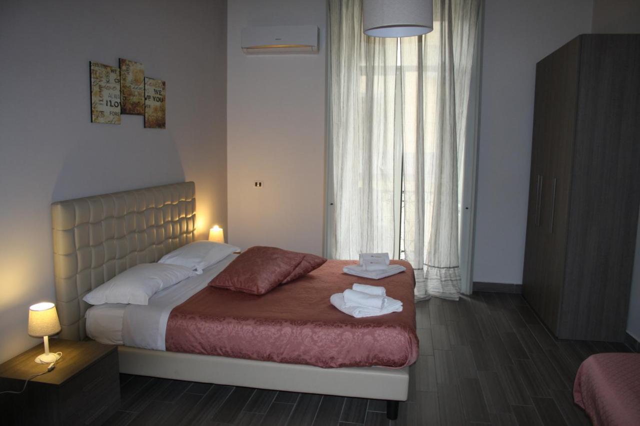 Be Italian Flat Duomo 319 Bed & Breakfast Napoli Bagian luar foto
