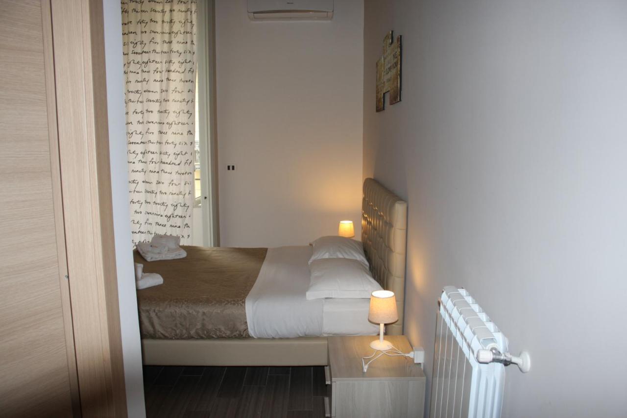 Be Italian Flat Duomo 319 Bed & Breakfast Napoli Bagian luar foto