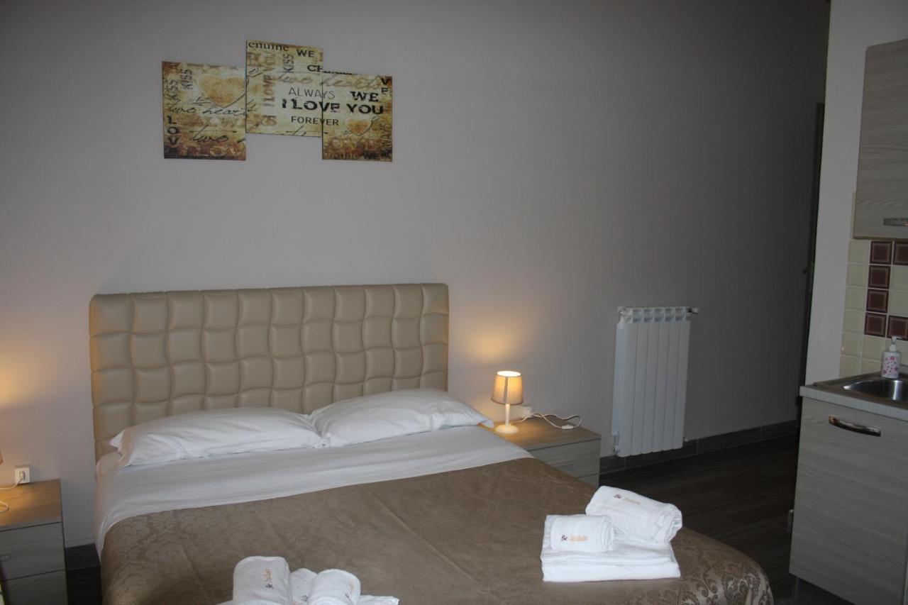 Be Italian Flat Duomo 319 Bed & Breakfast Napoli Bagian luar foto