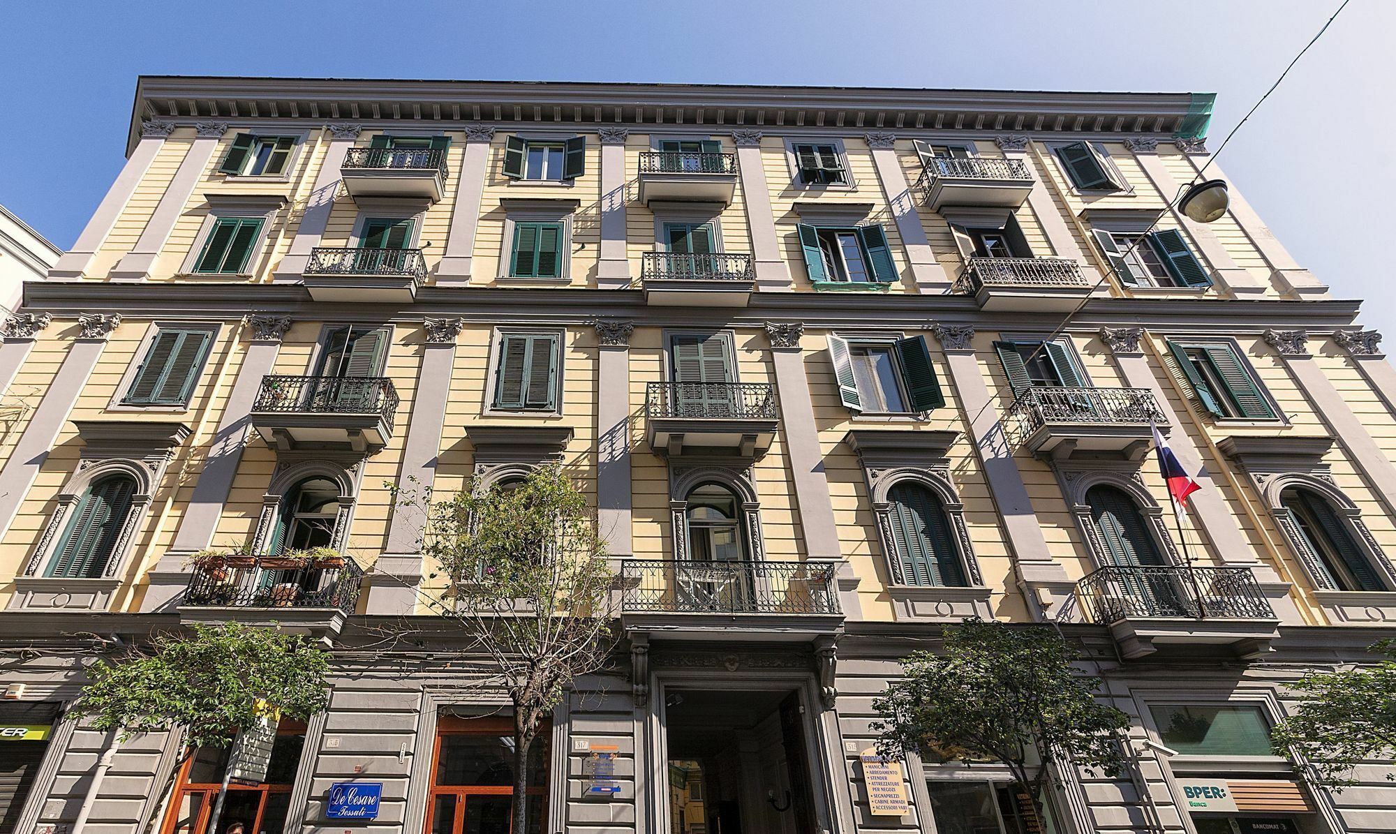 Be Italian Flat Duomo 319 Bed & Breakfast Napoli Bagian luar foto